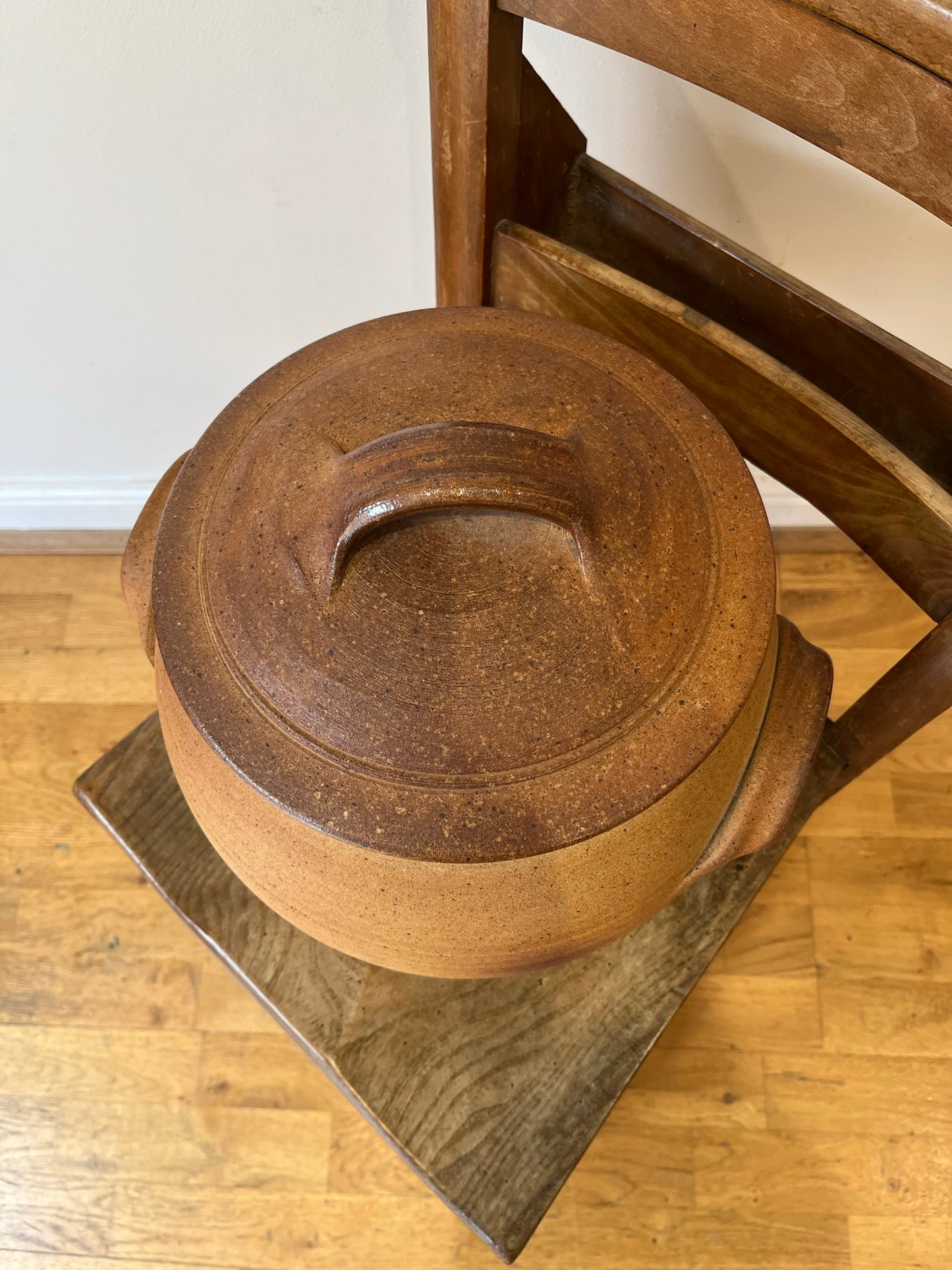 Large, fine quality, studio pottery bread bin or storage jar by Muchelney Pottery (stamped).