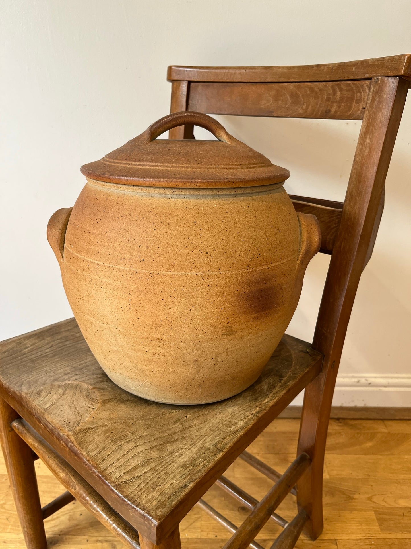 Large, fine quality, studio pottery bread bin or storage jar by Muchelney Pottery (stamped).
