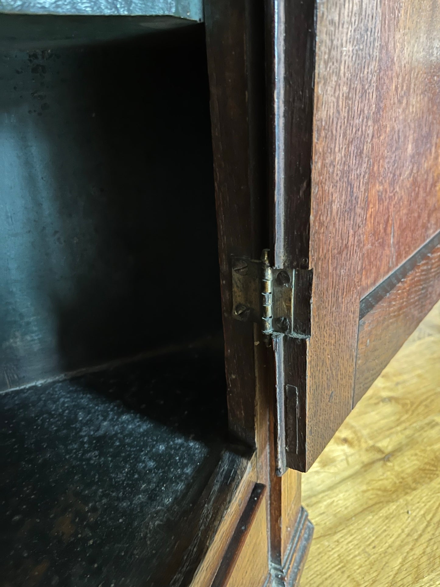 Georgian oak corner cupboard from country house, with provenance.