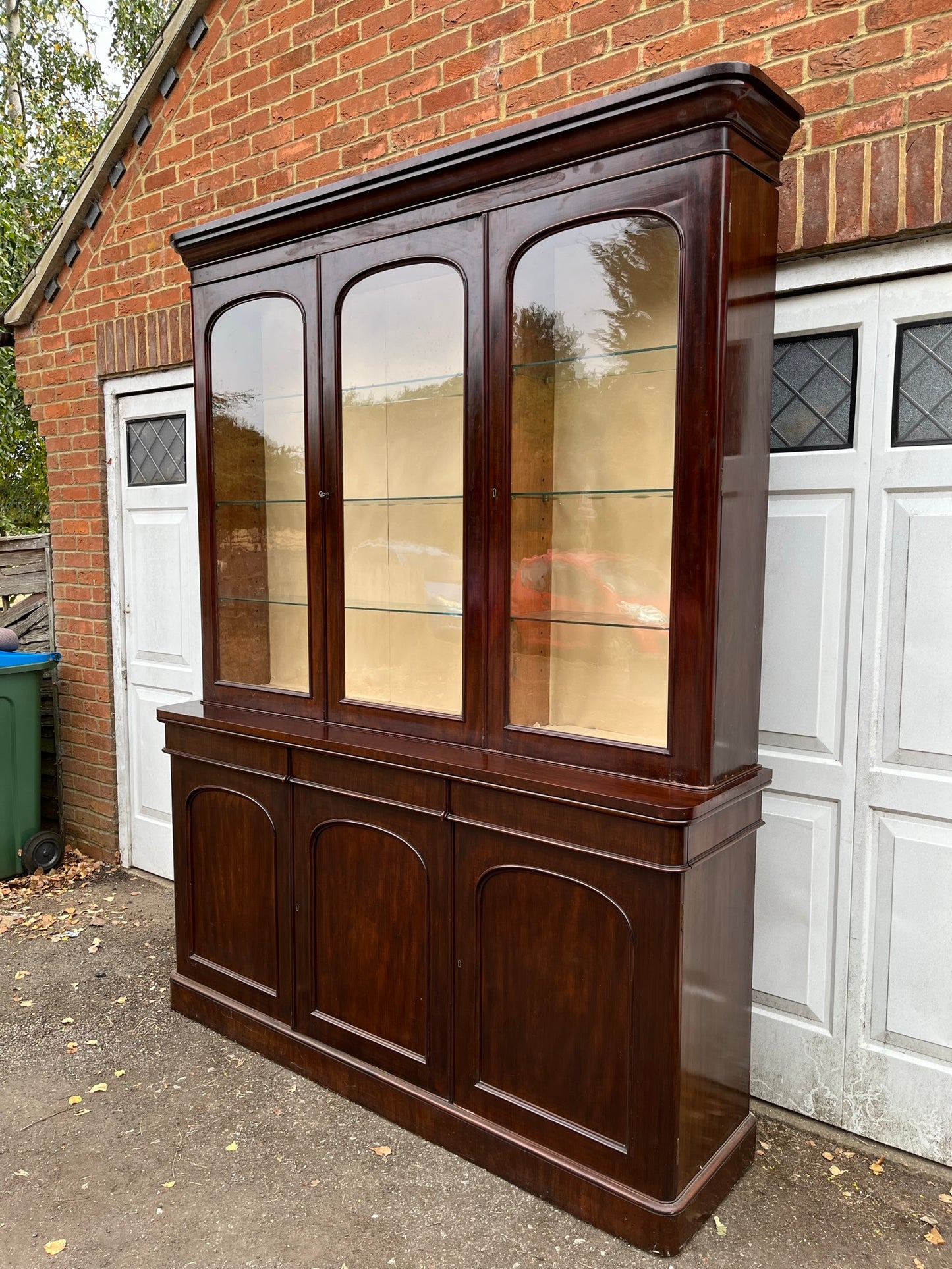 Large country house library bookcase or display case, with provenance.