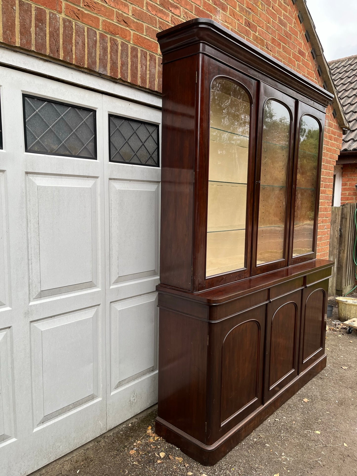 Large country house library bookcase or display case, with provenance.