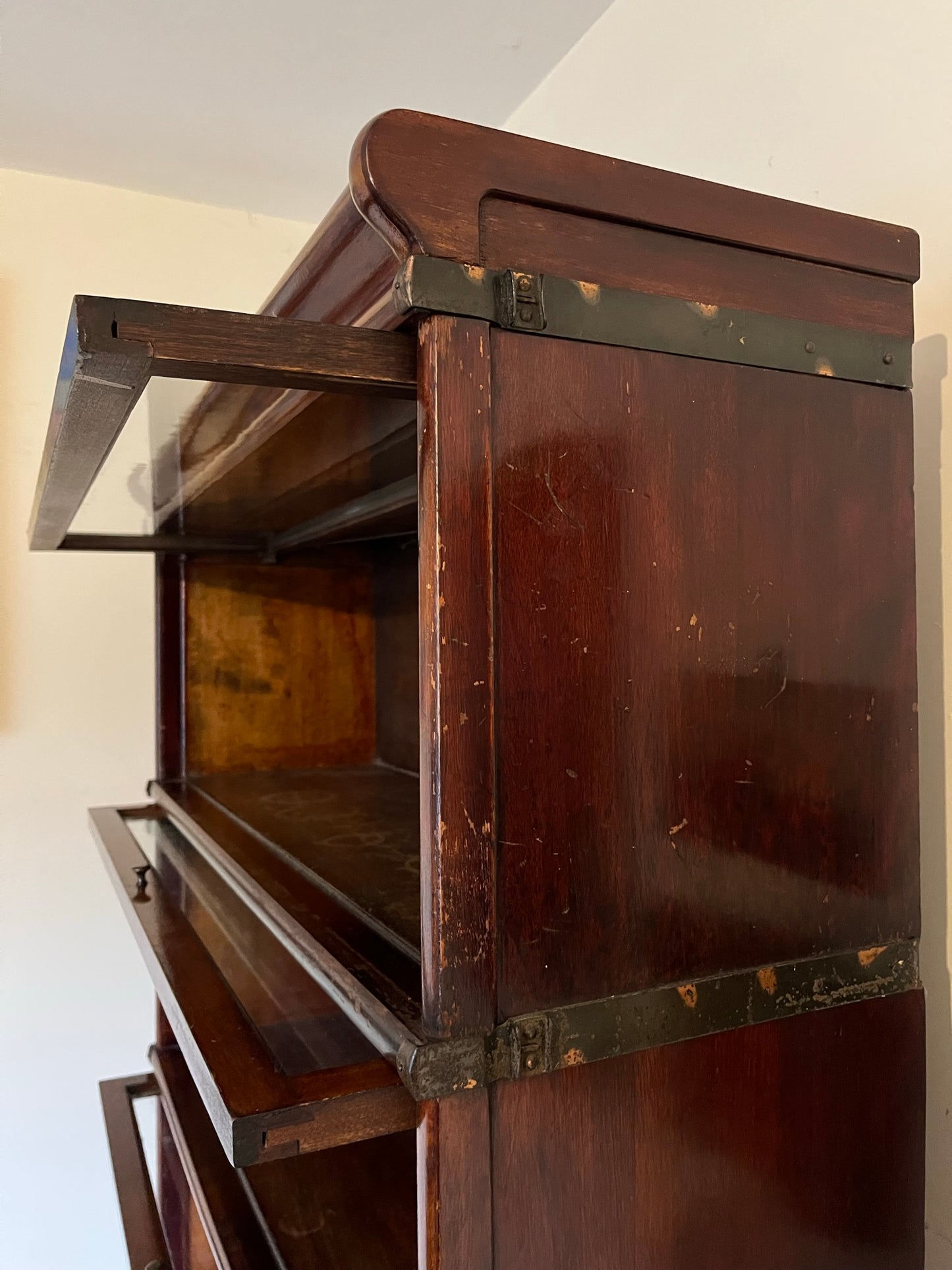 Early Globe-Wernicke stacking bookcase, 5 tiers.