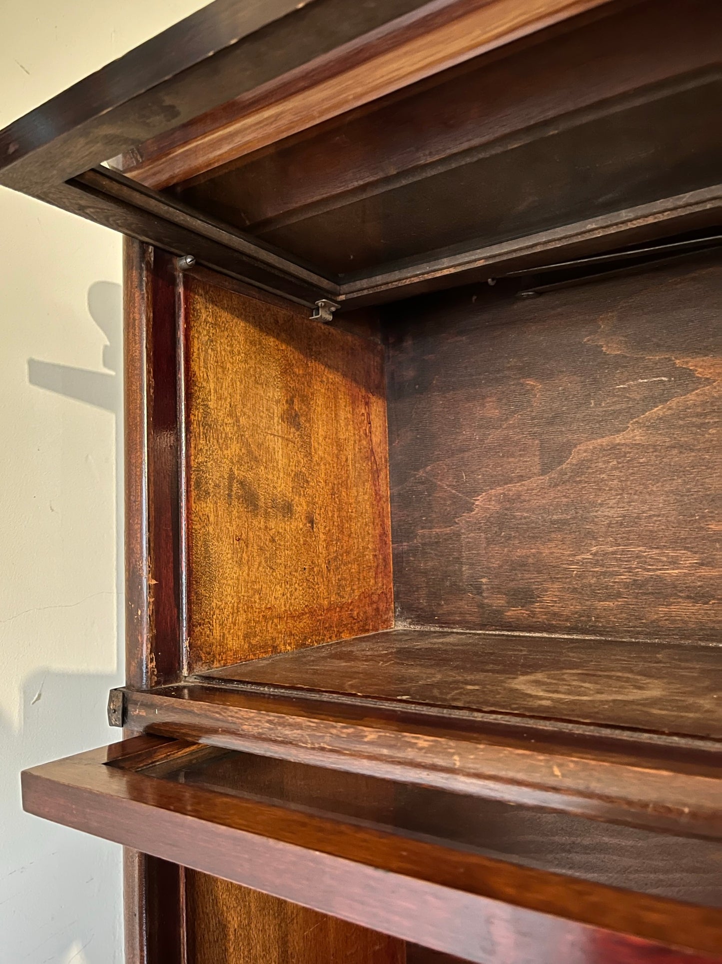 Early Globe-Wernicke stacking bookcase, 5 tiers.