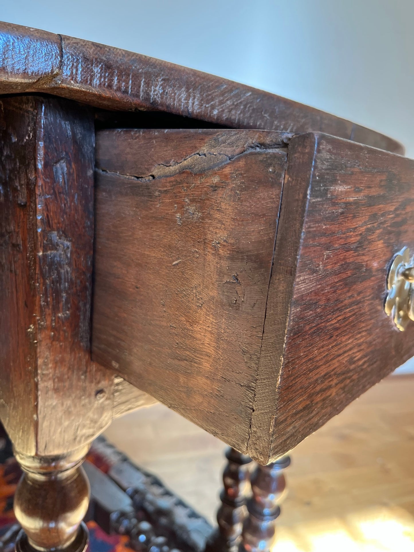 Interesting late 17th century / early 18th century oak drop-leaf table.