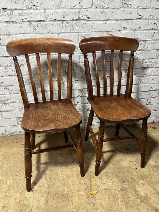 Pair of good Victorian elm Windsor lath back or slat back kitchen chairs.