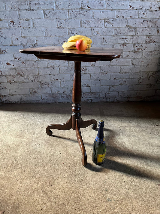 Early 19th century provincial tilt top wine or lamp table.