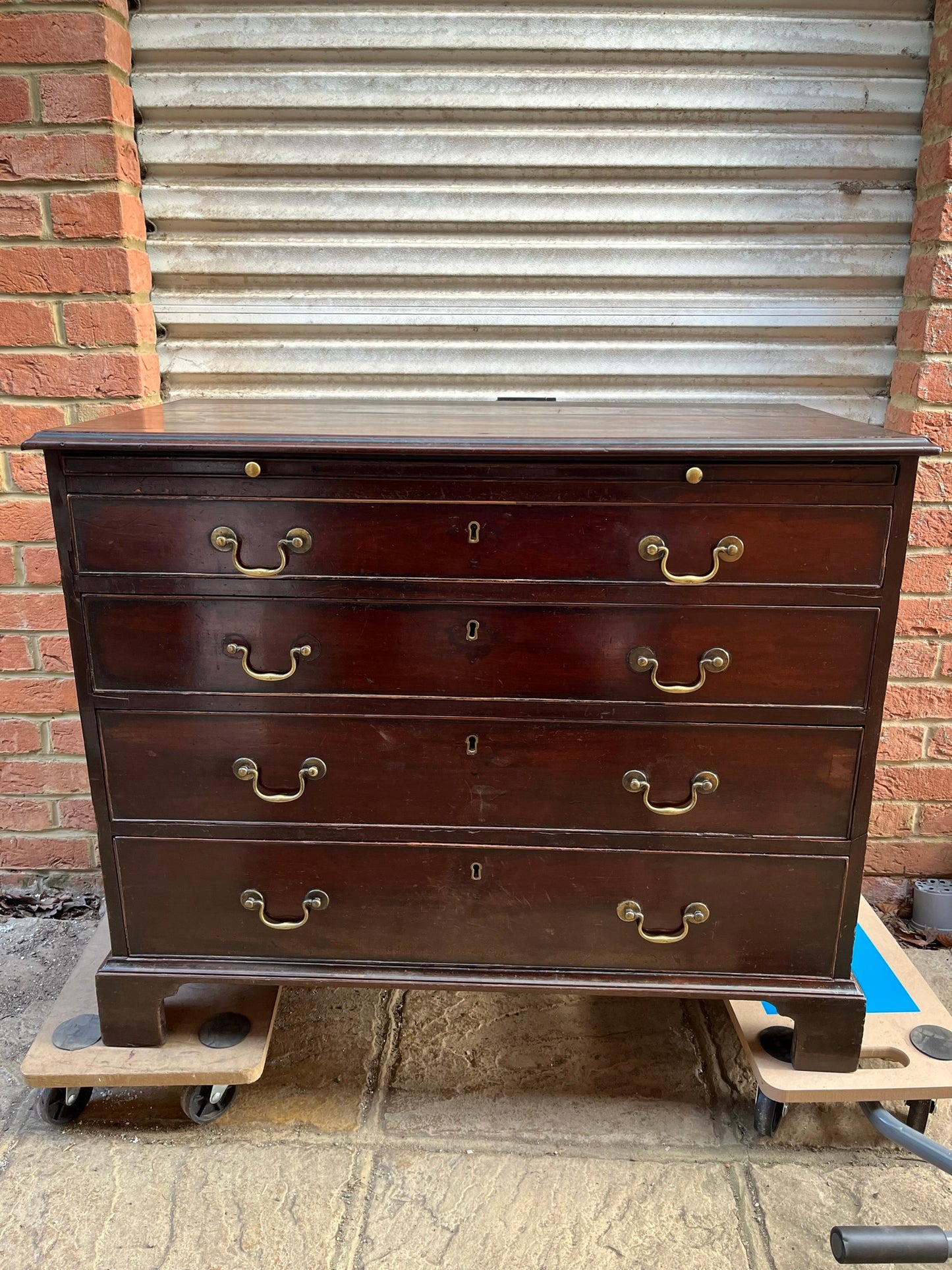 Georgian mahogany bachelor chest of drawers.