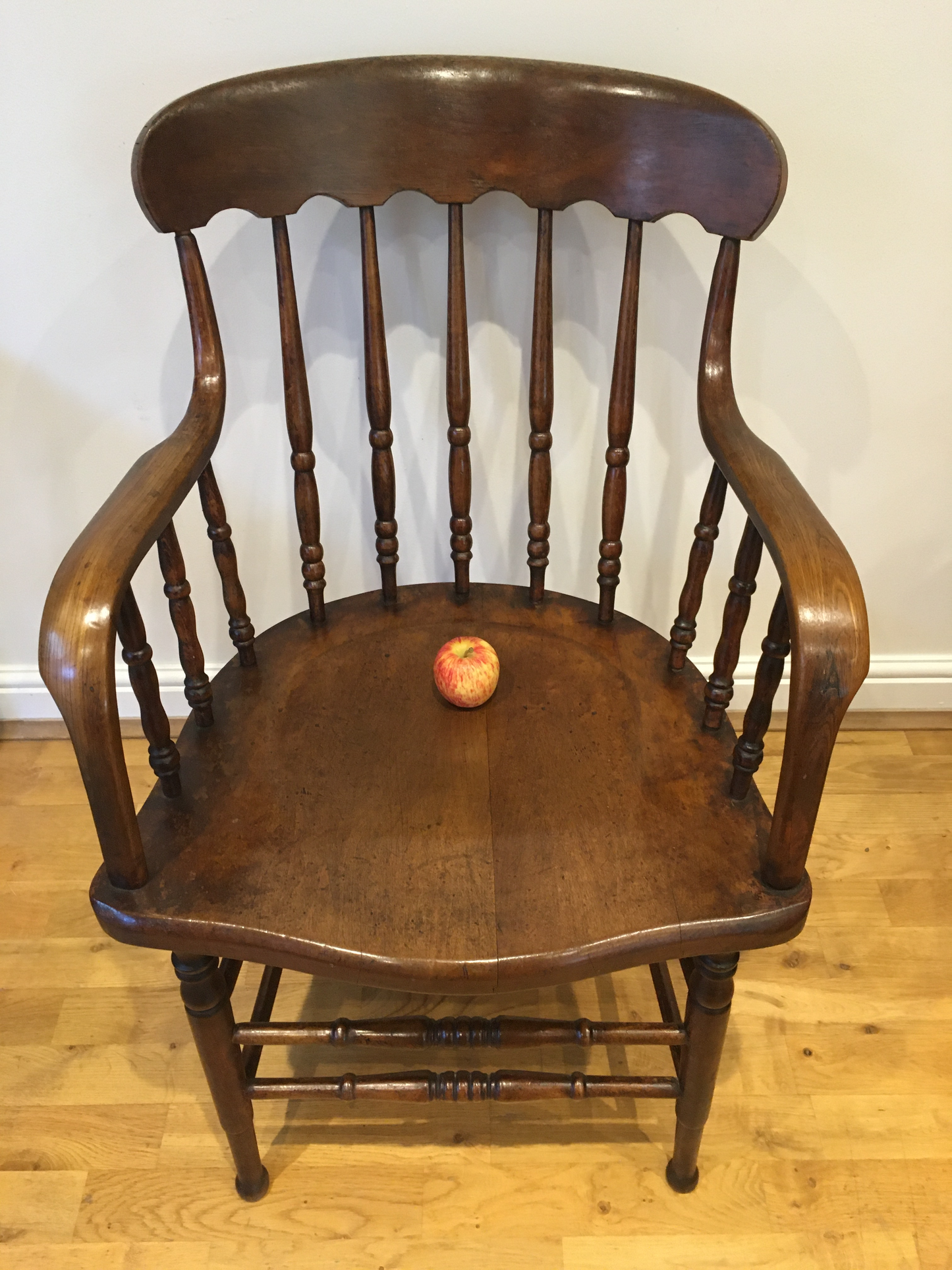 Oak spindle back arm chair.
