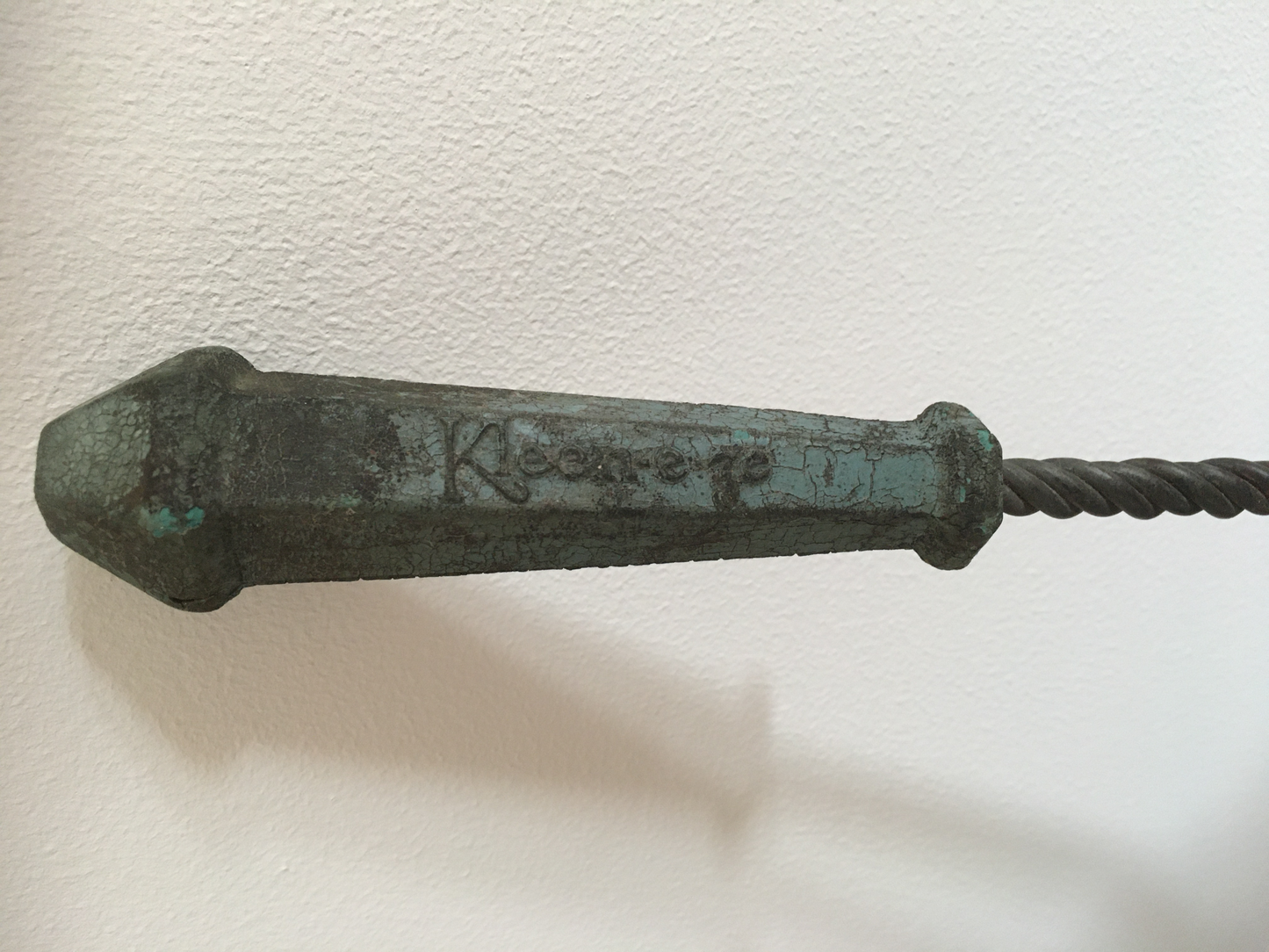 Vintage mid-century Kleen-e-ze carpet beater